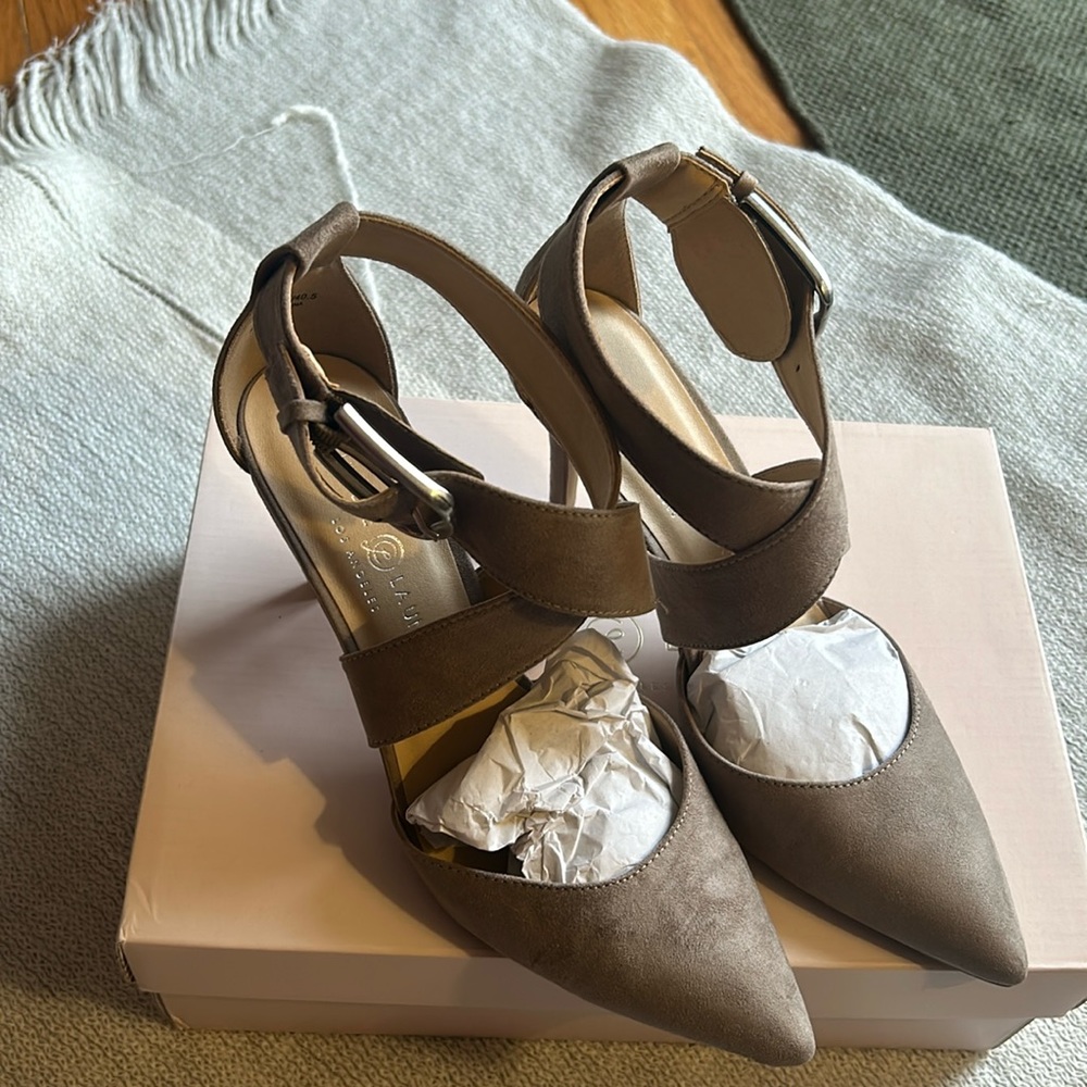 NWT Chinese Laundry Racquel Pumps